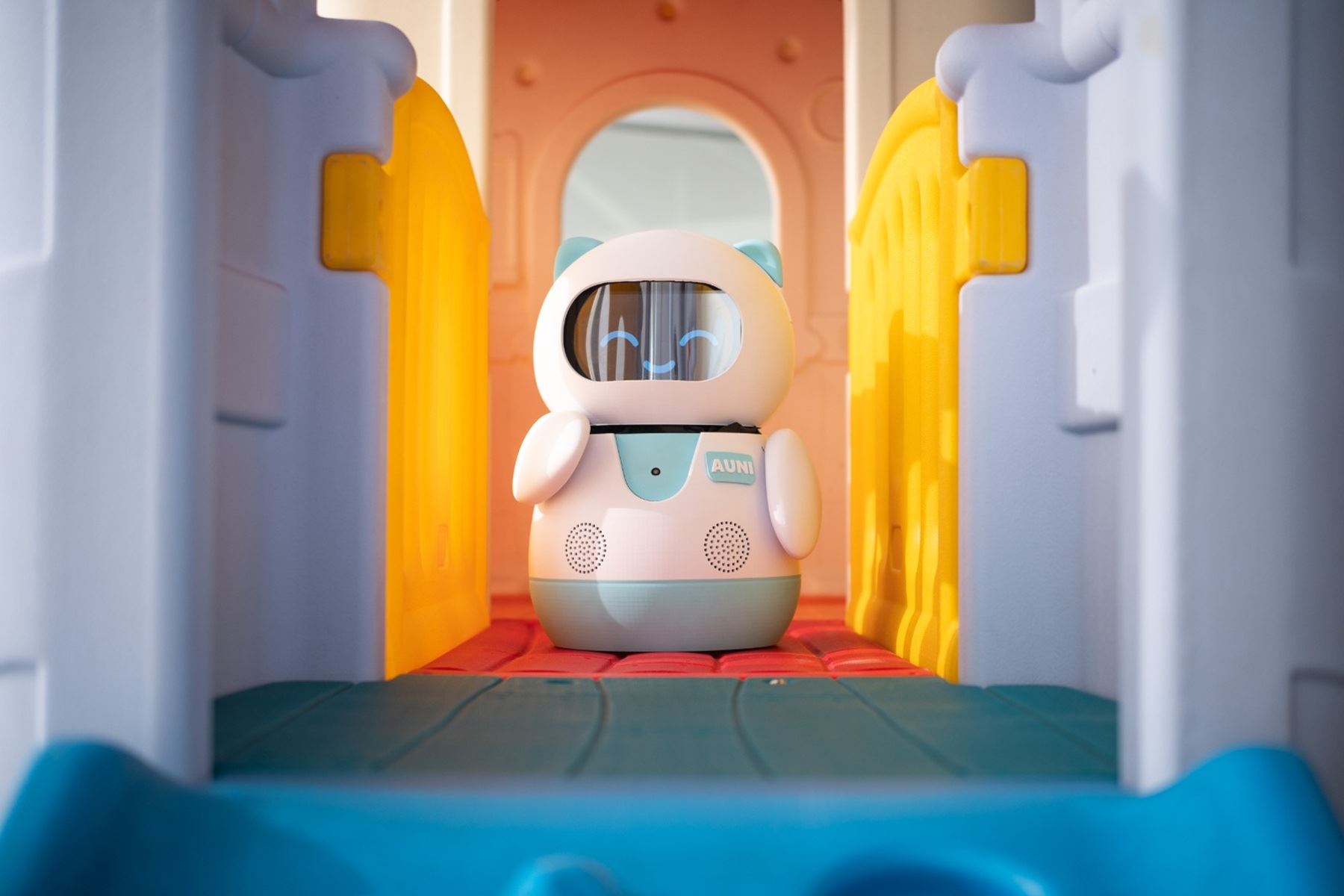 Conoce a Auni, el robot que acompaña a niños con cáncer durante su hospitalización