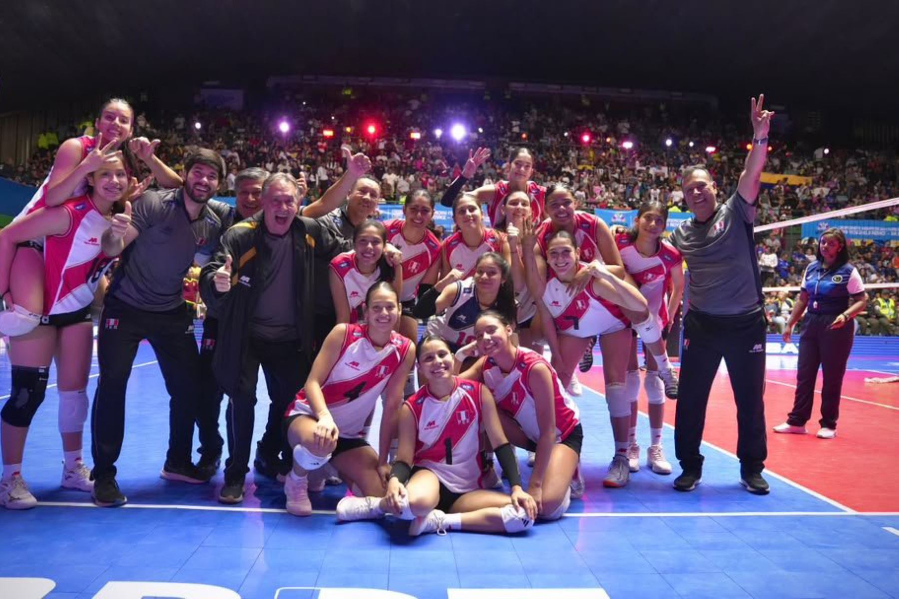 Perú derrota a Brasil y clasifica al mundial y a final Sudamericana de Vóley Sub 19