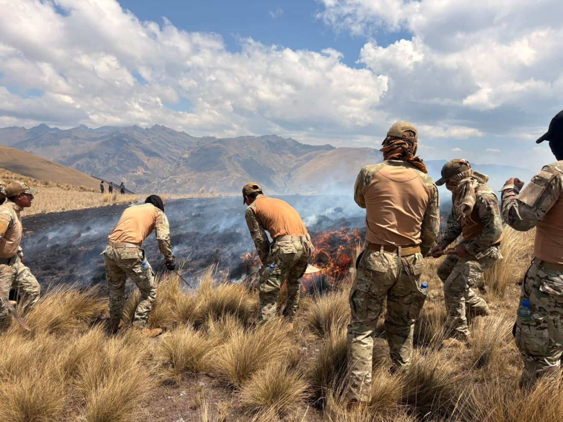 Incendio forestal en Ayacucho: Ejército se suma a lucha contra siniestros en Huanta