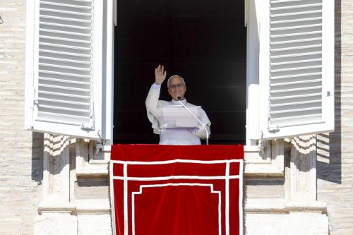 El Papa León XIV dirige el rezo del Ángelus en la Plaza de San Pedro