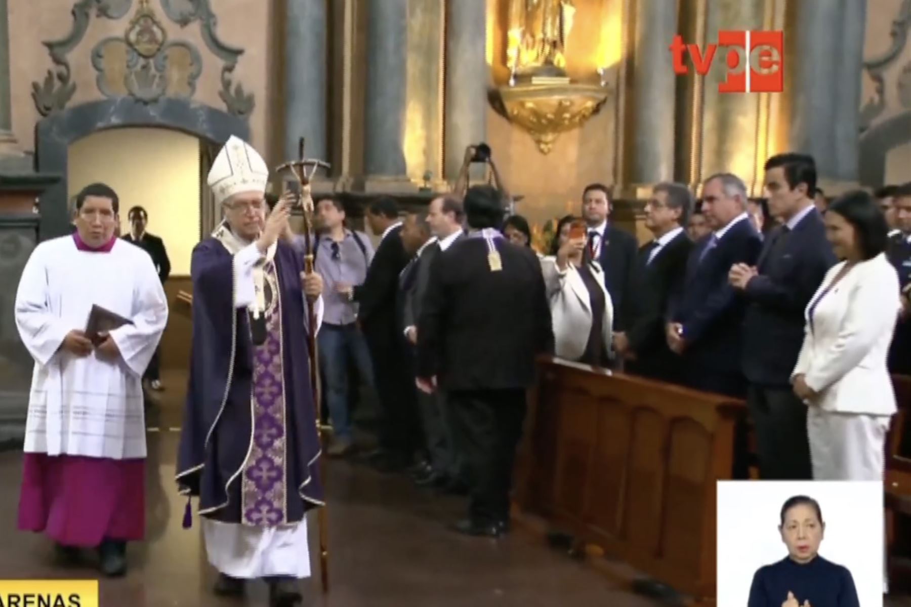 Presidenta Fujimori participó en misa por la Nación y elevó oraciones por salud del papa