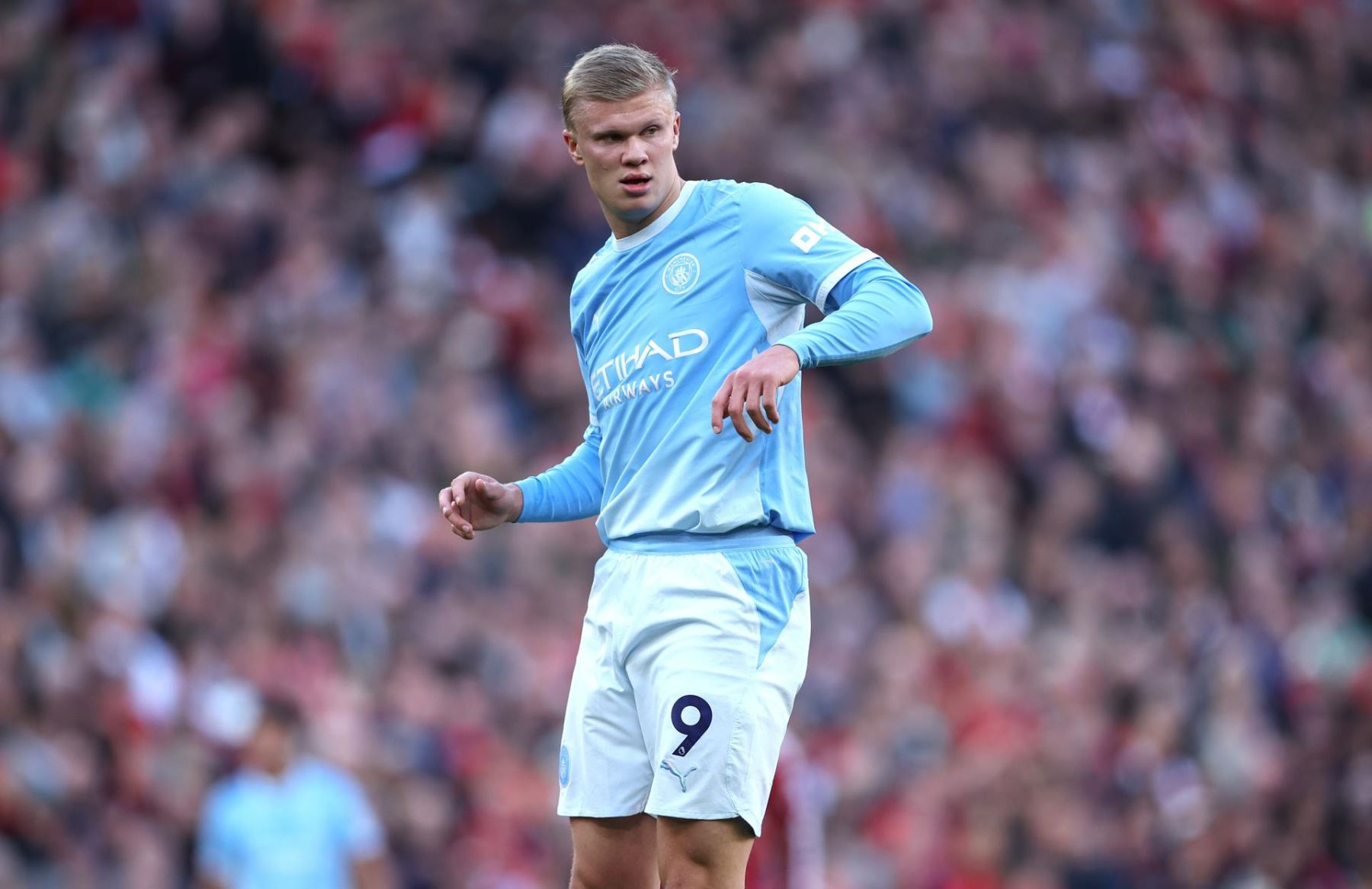 Erling Haaland, del Manchester City, en acción durante el partido de la Premier League inglesa entre el Liverpool FC y el Manchester City, en Liverpool (Reino Unido).
 Foto: EFE