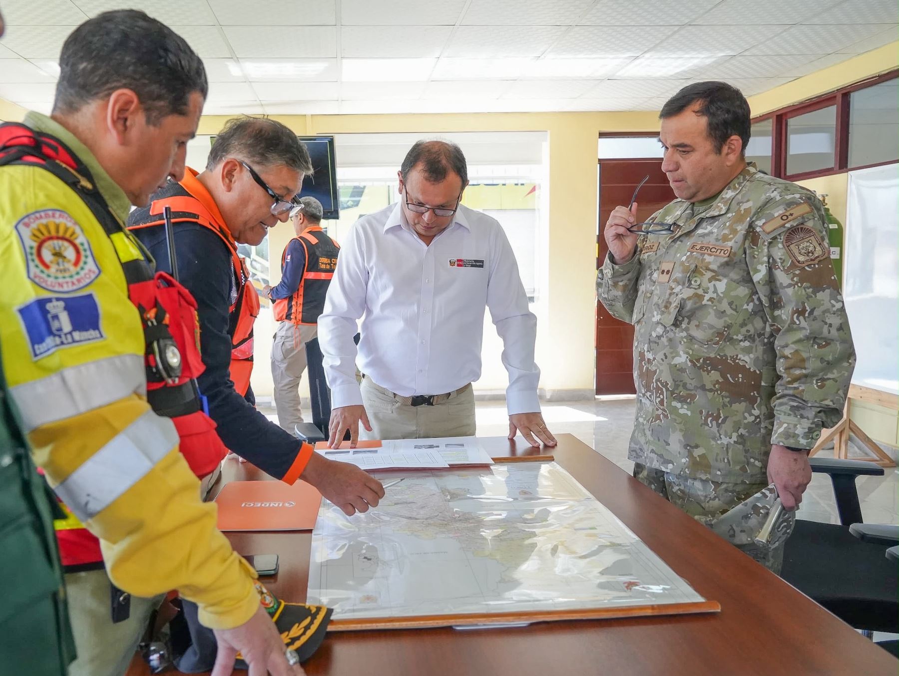 Gobierno refuerza respuesta ante incendios forestales en Cusco y entregará kits de ayuda