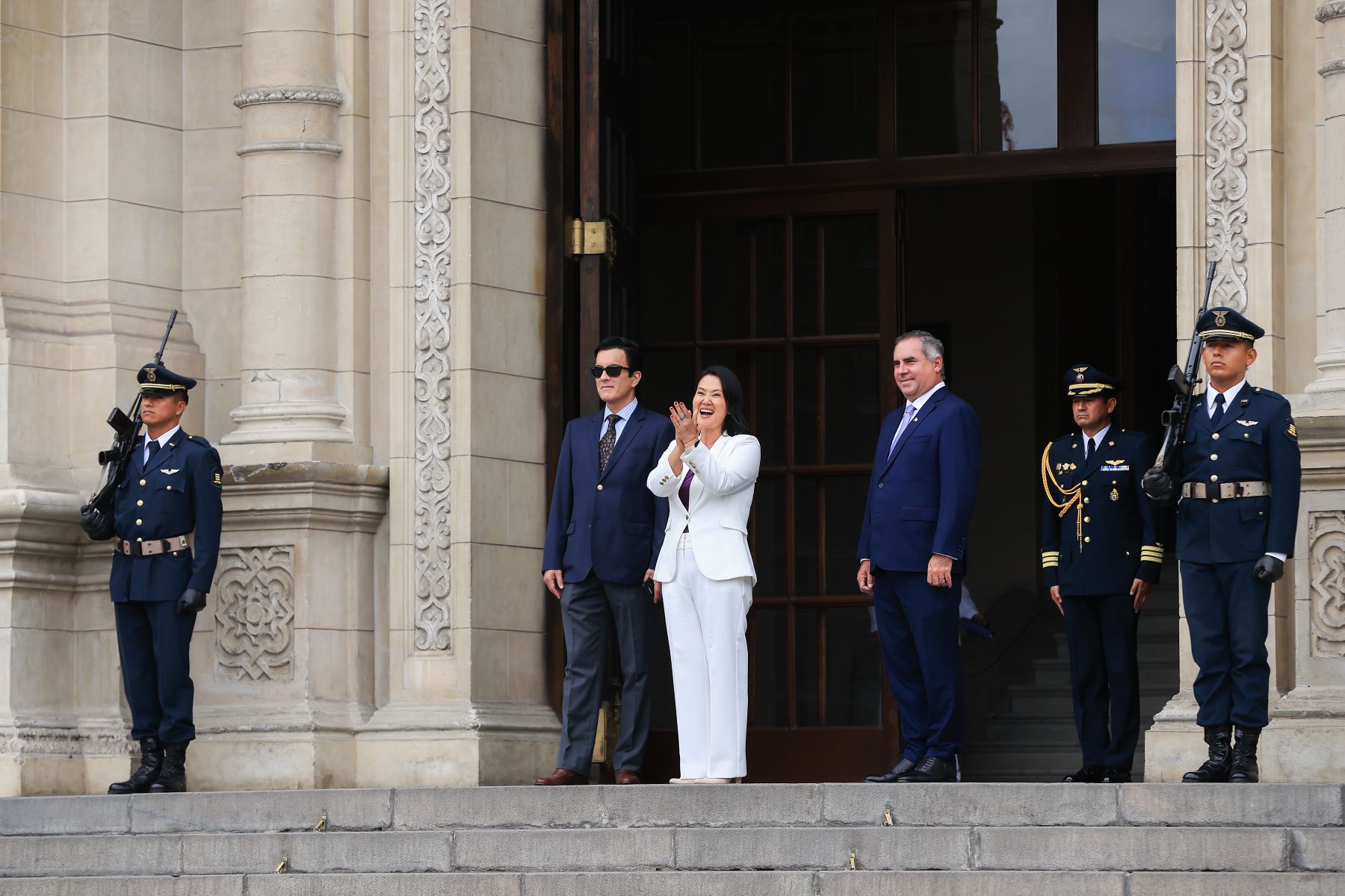 Mandataria, junto al canciller y al ministro de Defensa, presidió el tradicional cambio de guardia Foto: ANDINA/Prensa Presidencia