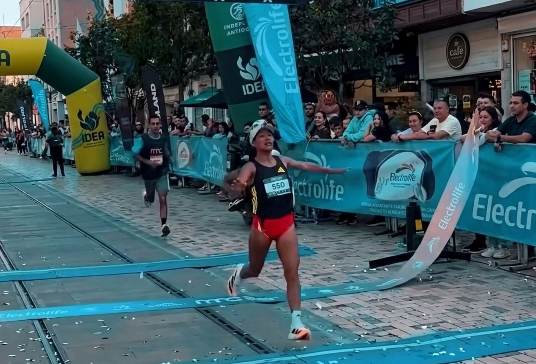 Peruana Dina Velásquez ganó la Media Maratón Internacional en Colombia