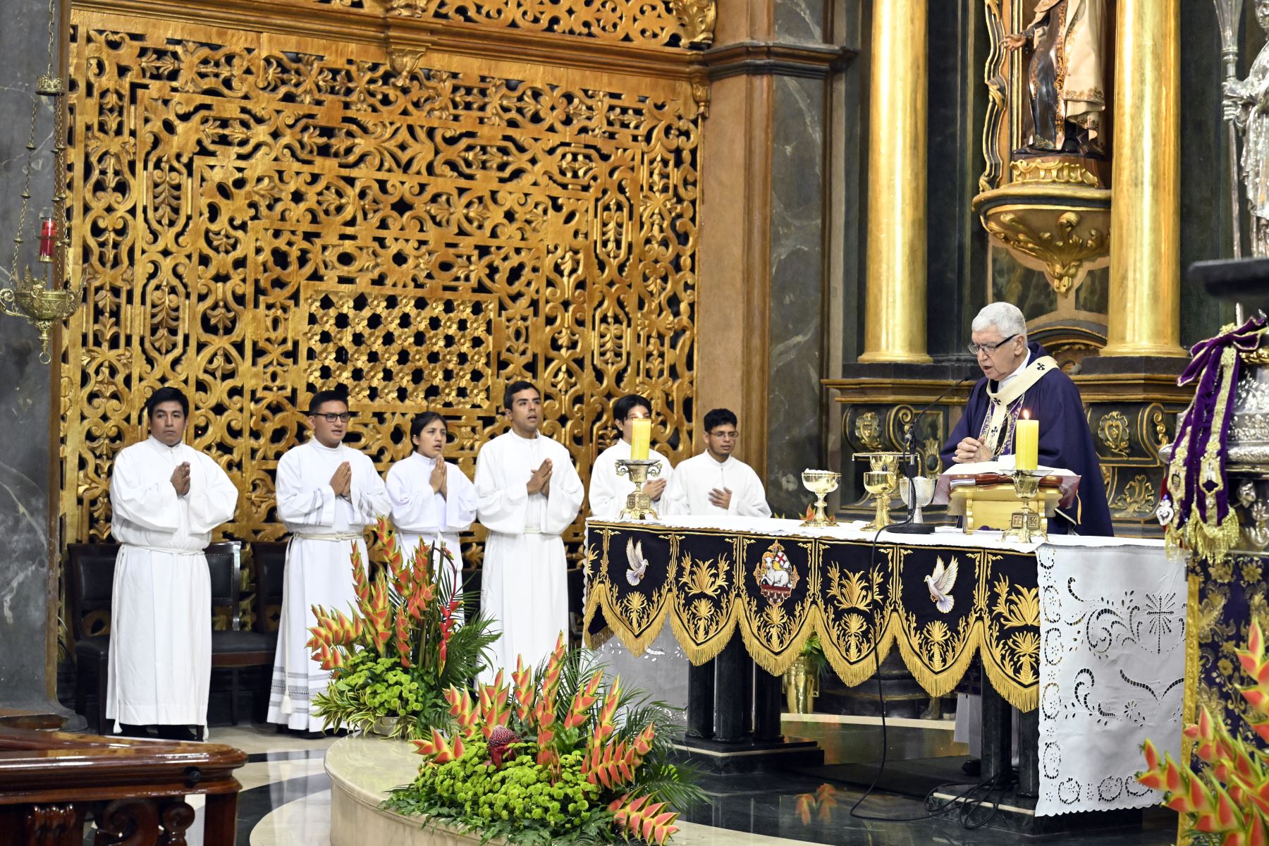 Presidenta de la república participó en la misa por la Nación celebrada en el Santuario de Las Nazarenas y elevó sus oraciones por la pronta recuperación del papa León XIV Foto: ANDINA/Prensa Presidencia