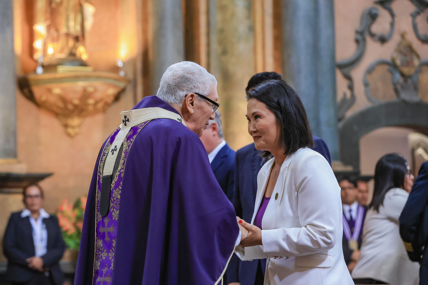 Presidenta de la república participó en la misa por la Nación celebrada en el Santuario de Las Nazarenas y elevó sus oraciones por la pronta recuperación del papa León XIV Foto: ANDINA/Prensa Presidencia