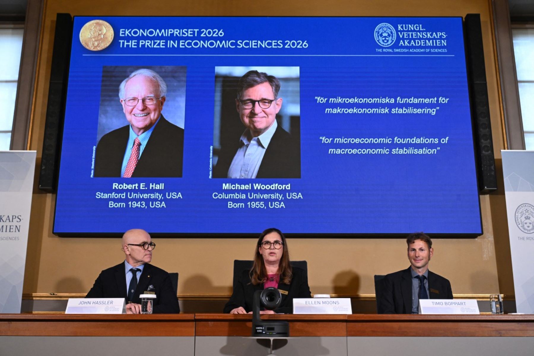 Estadounidenses Michael Woodford y Robert Hall ganan el Nobel de Economía