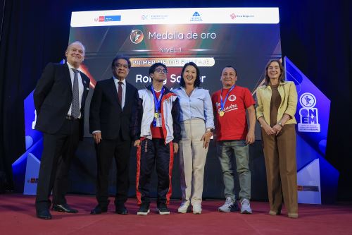 Presidenta Keiko Fujimori participó en la ceremonia de premiación y clausura de la XXII Olimpiada Nacional de Matemáticas