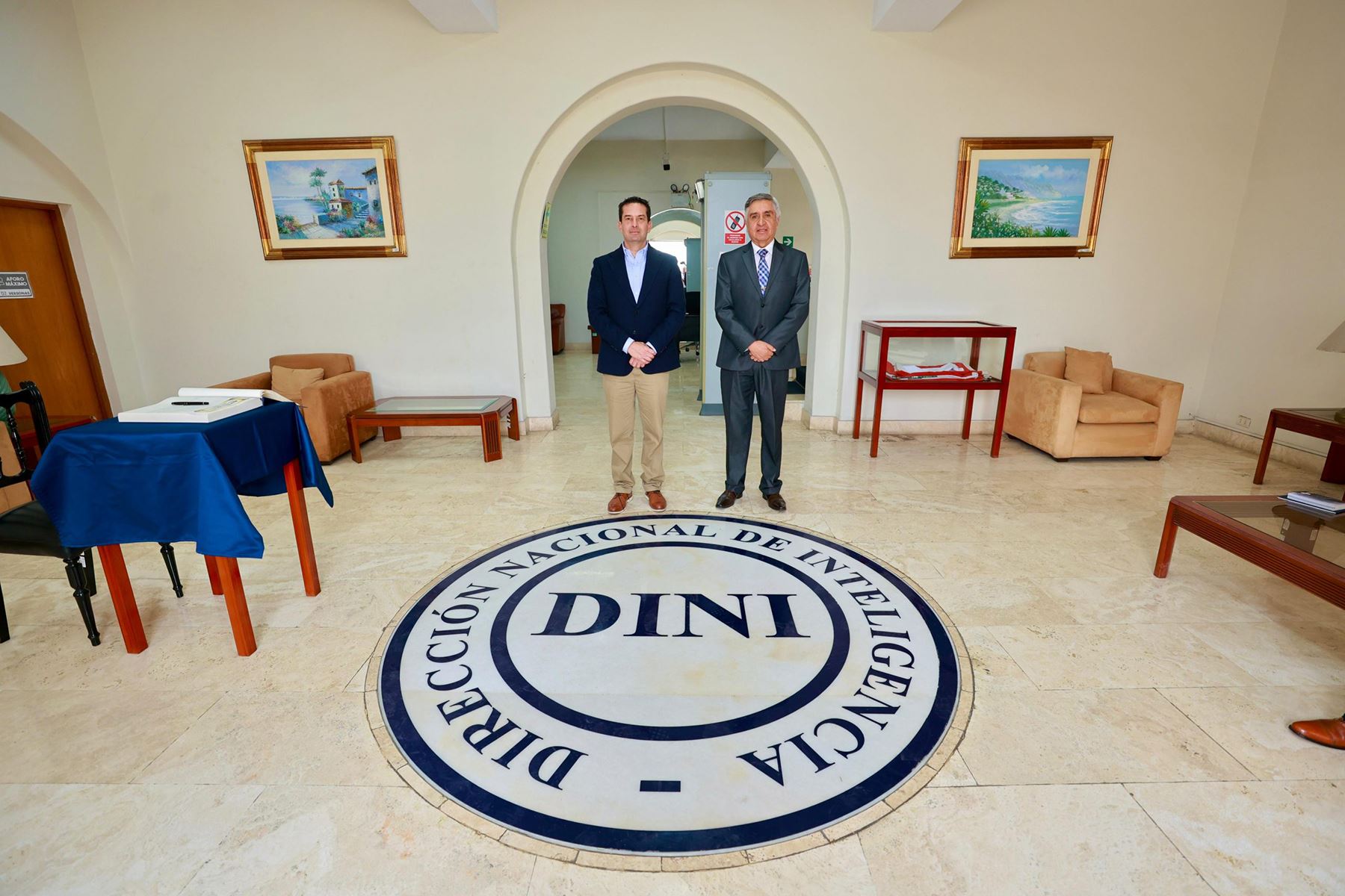 Presidente del Congreso y jefe de la DINI coordinan para fortalecer la seguridad