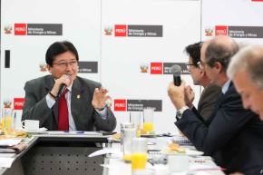 Ministro de Energía y Minas, Guillermo Shinno, expuso propuesta de nueva Ley MAPE a gremios empresariales, exministros del sector y académicos. ANDINA/Difusión