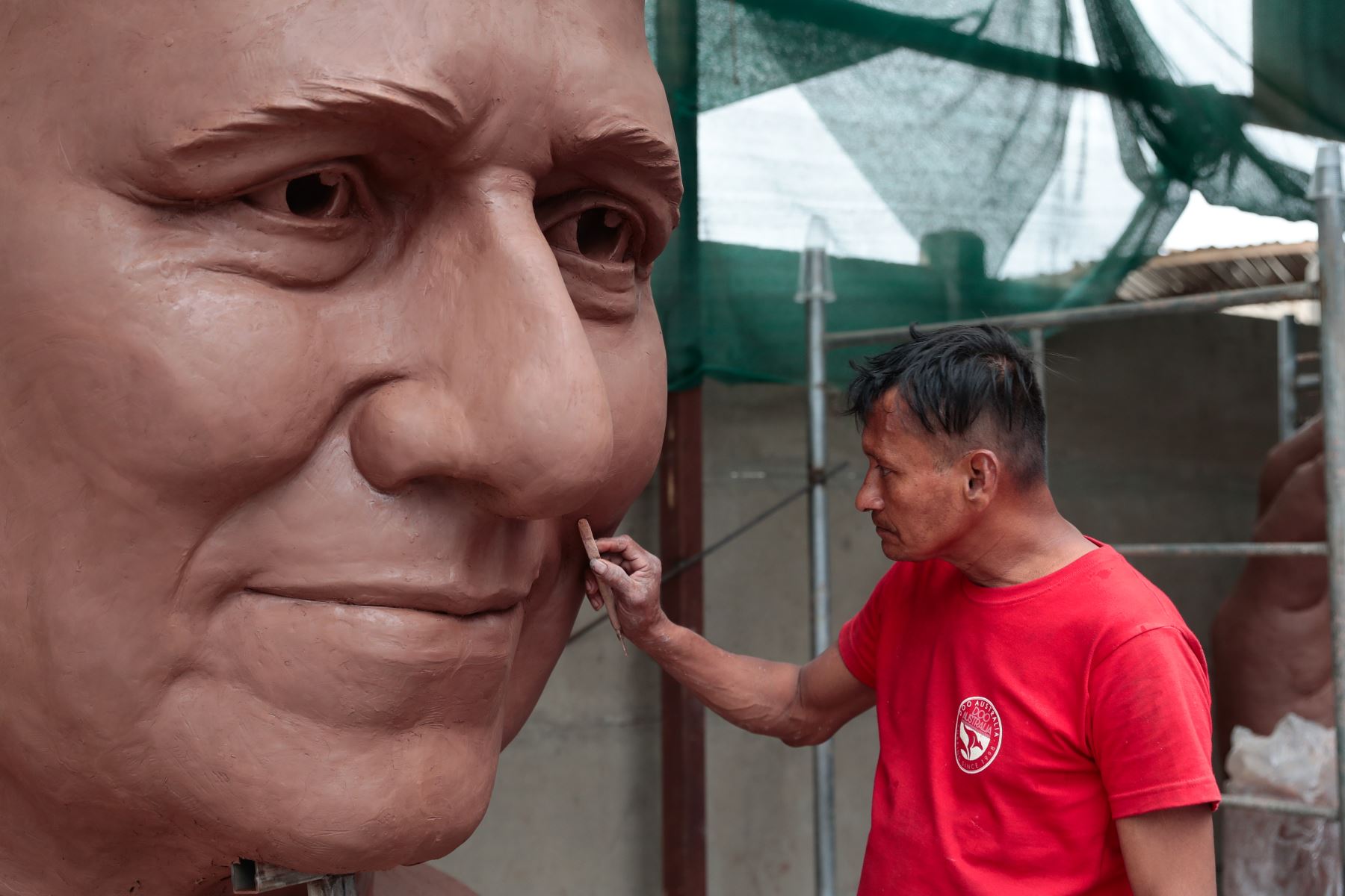 La estatua del papa León XIV en el Callao registra un avance del 40 % y estará lista a fines de octubre, en vísperas de la visita oficial del pontífice al Perú, prevista del 11 al 16 de noviembre. La obra, impulsada por la Municipalidad Provincial del Callao, tendrá 14 metros de altura, incluido el pedestal. Foto: ANDINA/Daniel Bracamonte.