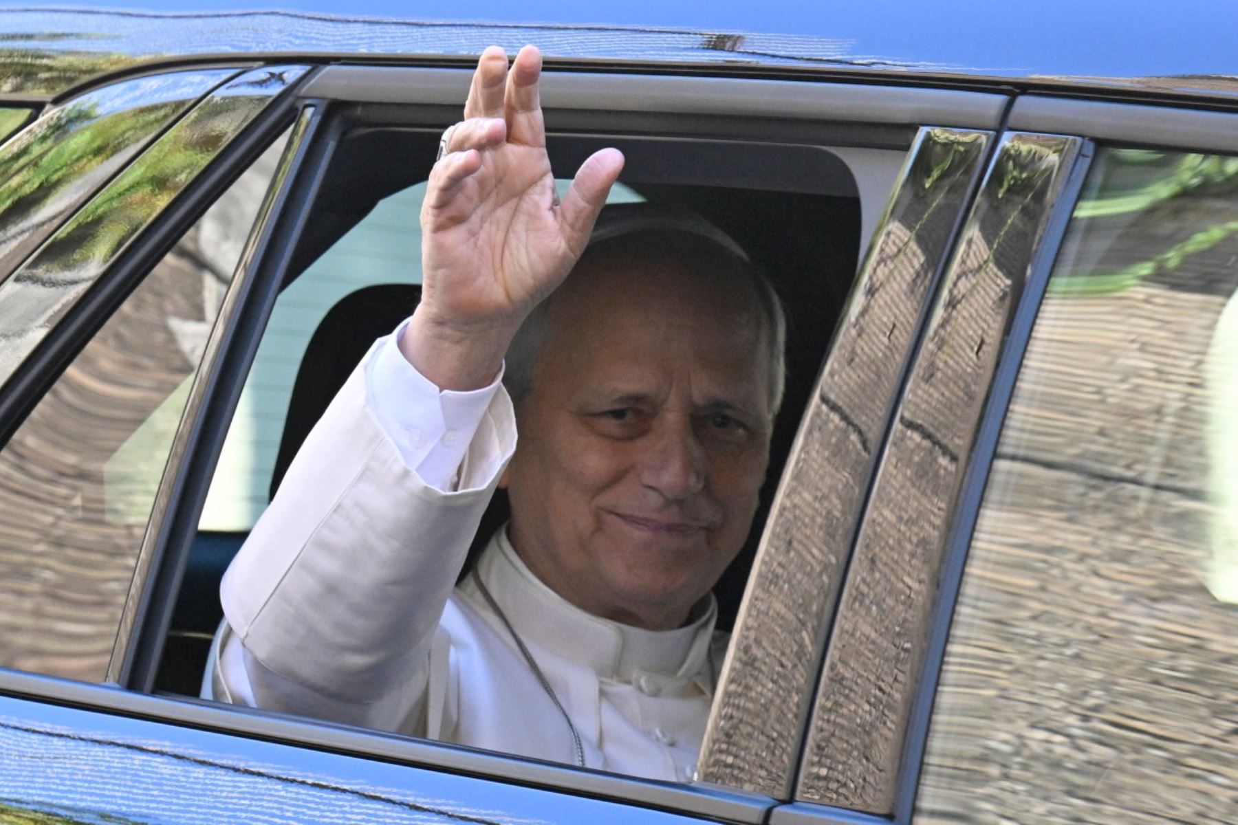 El papa León XIV llega al Hospital Universitario Gemelli para someterse a una operación para extirparle un tumor del pulmón, en Roma. Foto: AFP