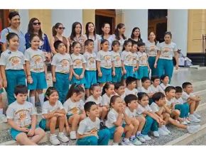 En una conmovedora expresión de fe, niños llegaron a la Catedral de Chiclayo para elevar sus oraciones al Señor de los Milagros y pedir por la salud del papa León XIV. ANDINA/Difusión