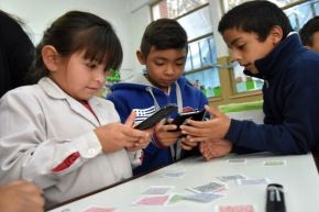 El Ministerio de Educación (Minedu) restringe el uso de celular en el horario escolar. Foto: ANDINA/Difusión