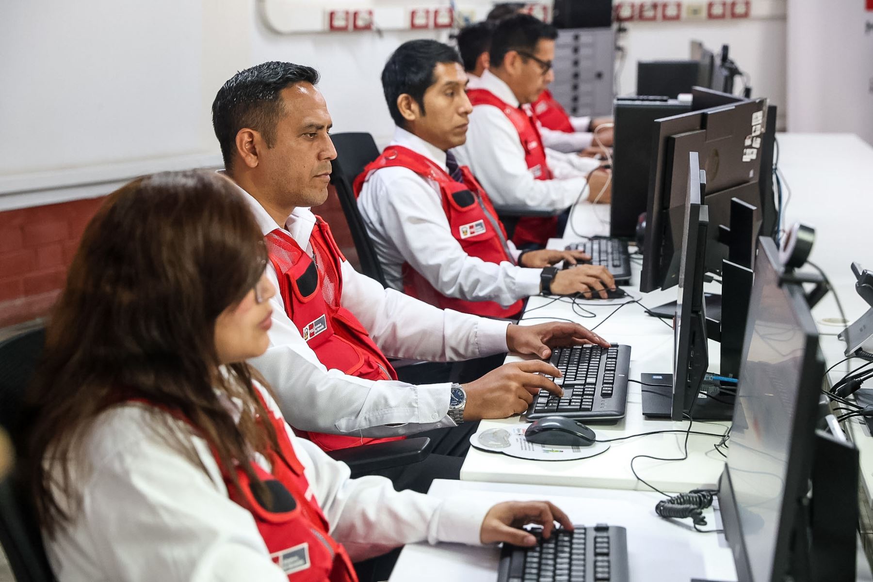 El Ministerio de Educación presentó la plataforma Alerta Minedu, herramienta que permitirá a los directores de colegios reportar riesgos desde sus teléfonos móviles y activar protocolos de alerta temprana, como parte de las acciones de preparación y respuesta ante el Fenómeno El Niño 2026-2027. Foto: ANDINA/Luis Iparraguirre.