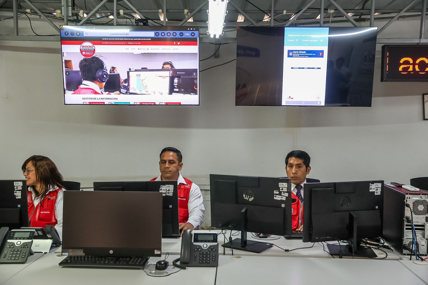 El Ministerio de Educación presentó la plataforma Alerta Minedu, herramienta que permitirá a los directores de colegios reportar riesgos desde sus teléfonos móviles y activar protocolos de alerta temprana, como parte de las acciones de preparación y respuesta ante el Fenómeno El Niño 2026-2027. Foto: ANDINA/Luis Iparraguirre.