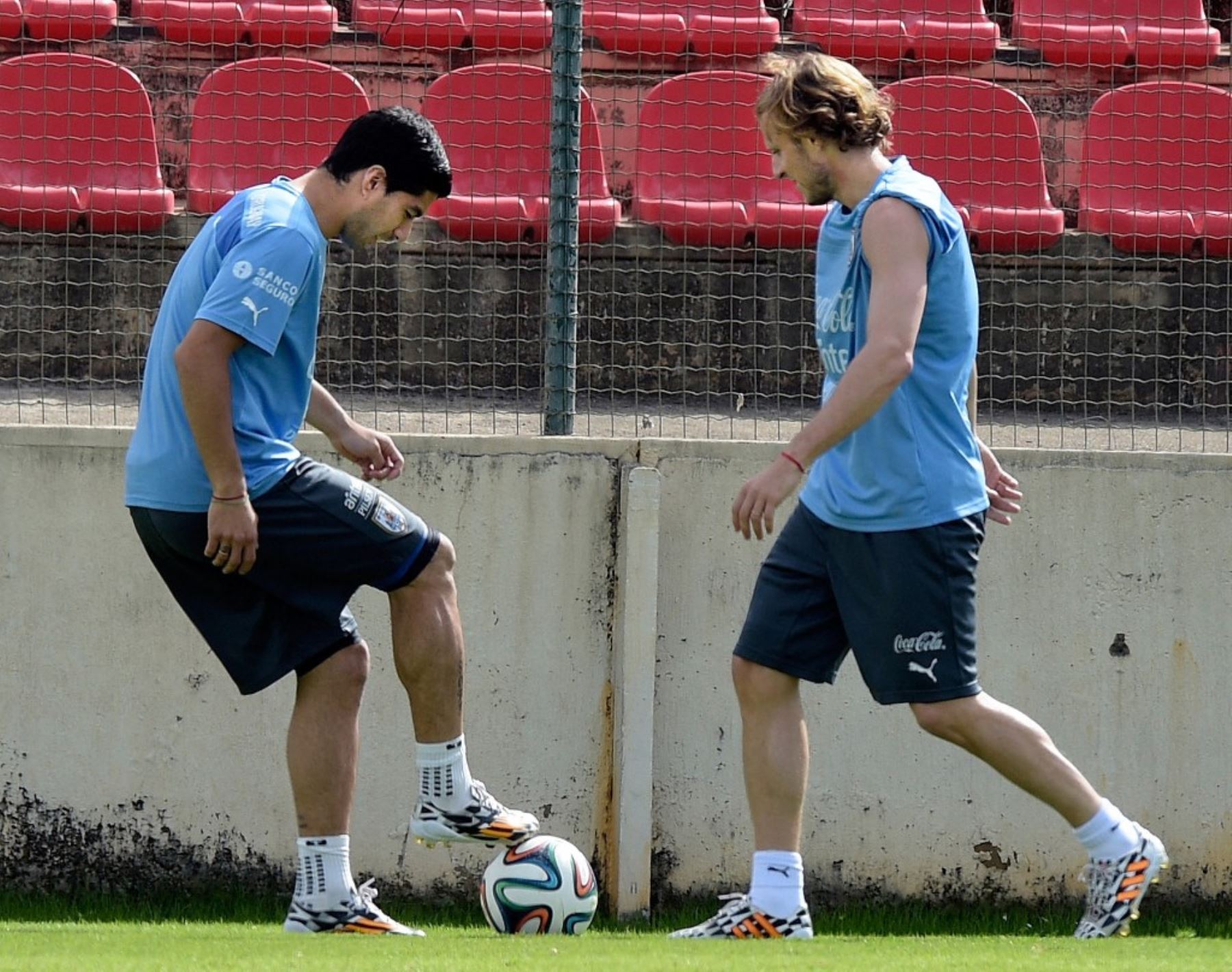 Diego Forlán planea el futuro de Uruguay sin Luis Suárez tras inicio "positivo" como DT
