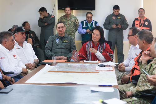En Cusco, Presidenta Fujimori se reunió con gobernador regional y autoridades regionales y locales.