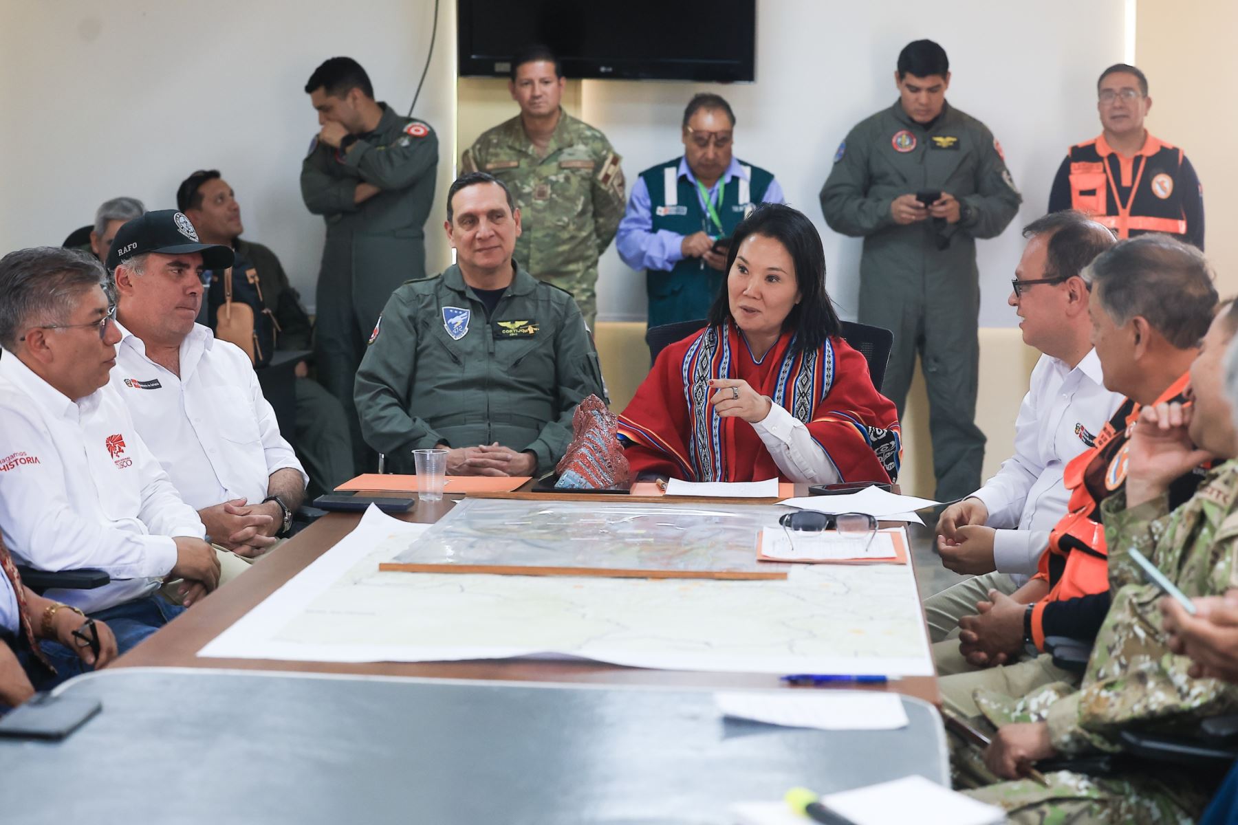 En Cusco, Presidenta Fujimori se reunió con gobernador regional y autoridades regionales y locales.
 Foto: ANDINA/Prensa Presidencia