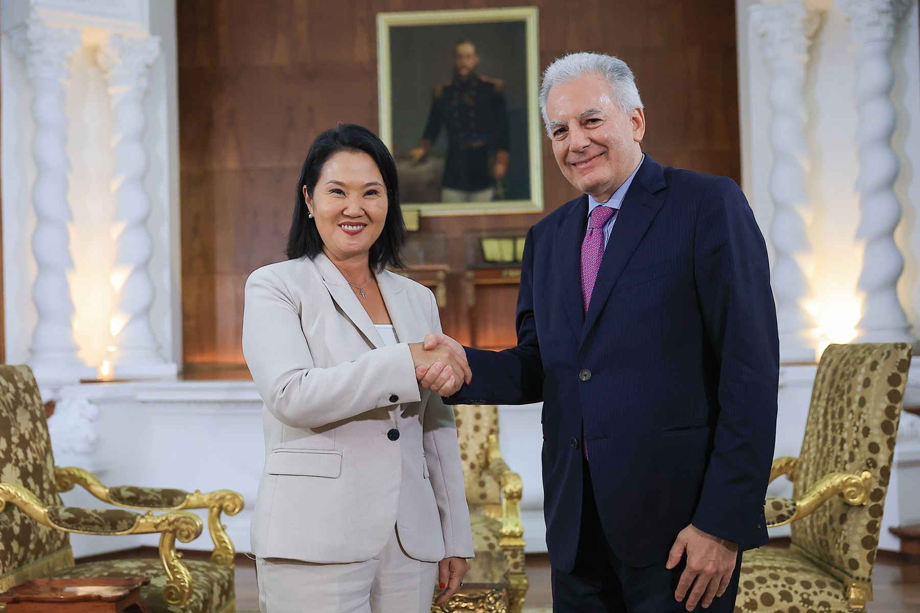 Presidenta Fujimori desea éxitos a Vargas Llosa como embajador del Perú en EE. UU.