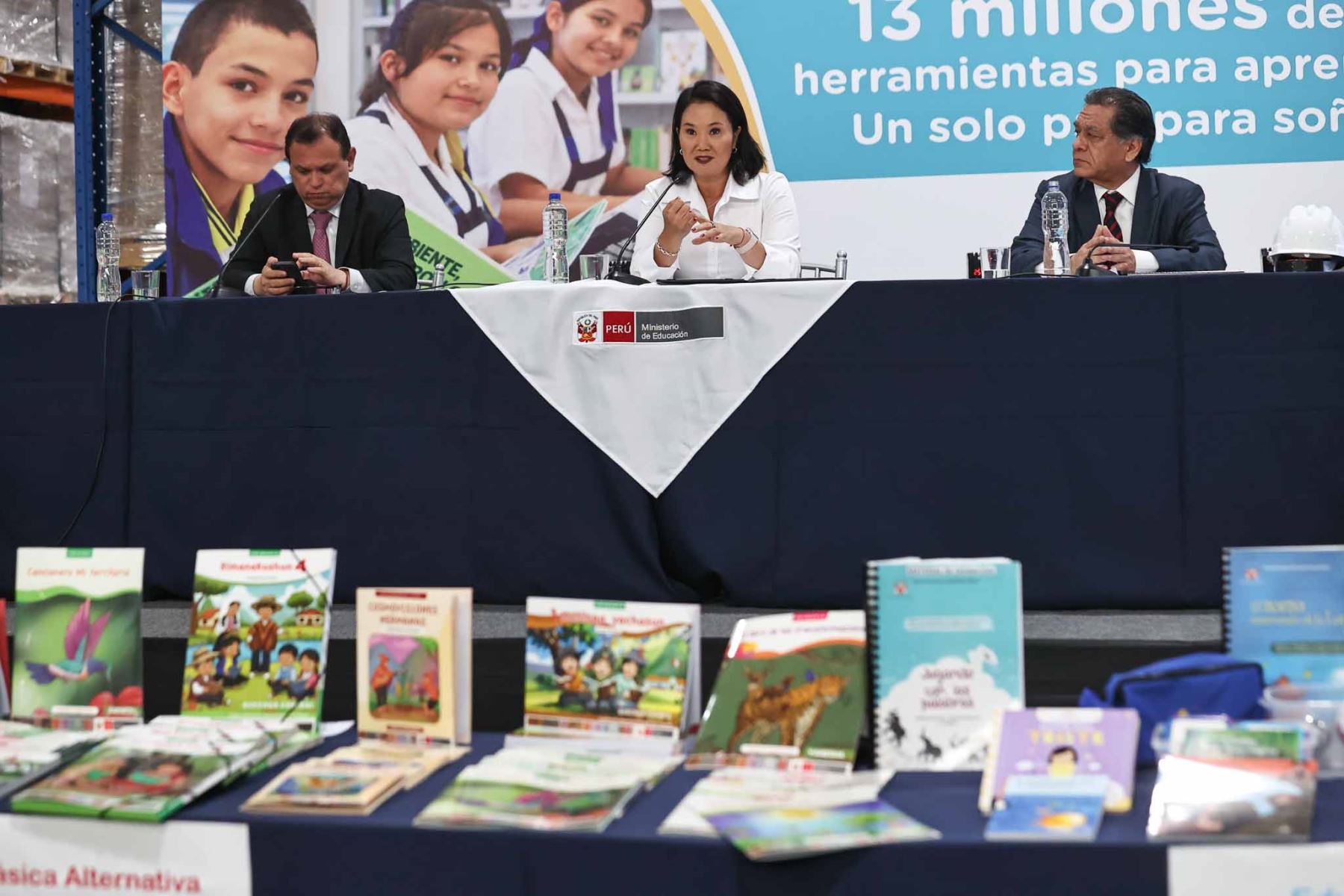 Presidenta Fujimori presenta plan de distribución de materiales educativos 2027