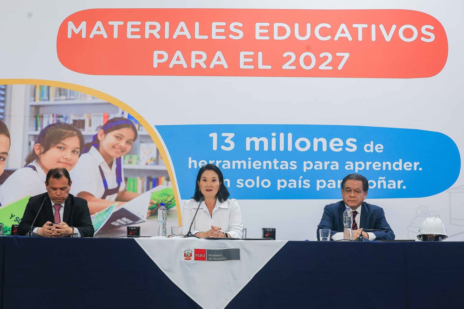 Presidenta Keiko Fujimori presenta “Plan de distribución de materiales educativos para el Año Escolar 2027”. Foto: ANDINA/ Prensa Presidencia