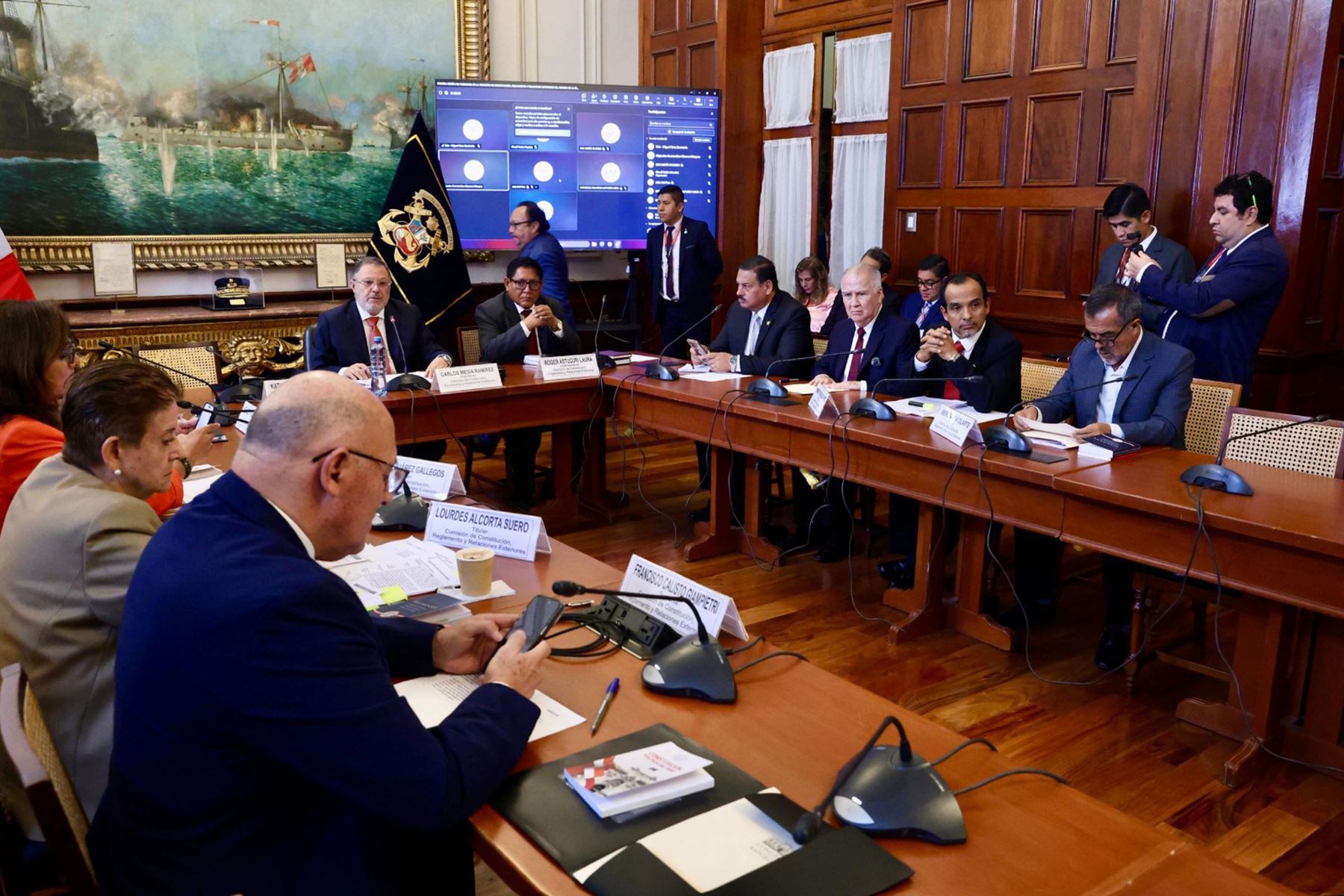Senado: Comisión de Constitución continuará mañana con debate de facultades legislativas