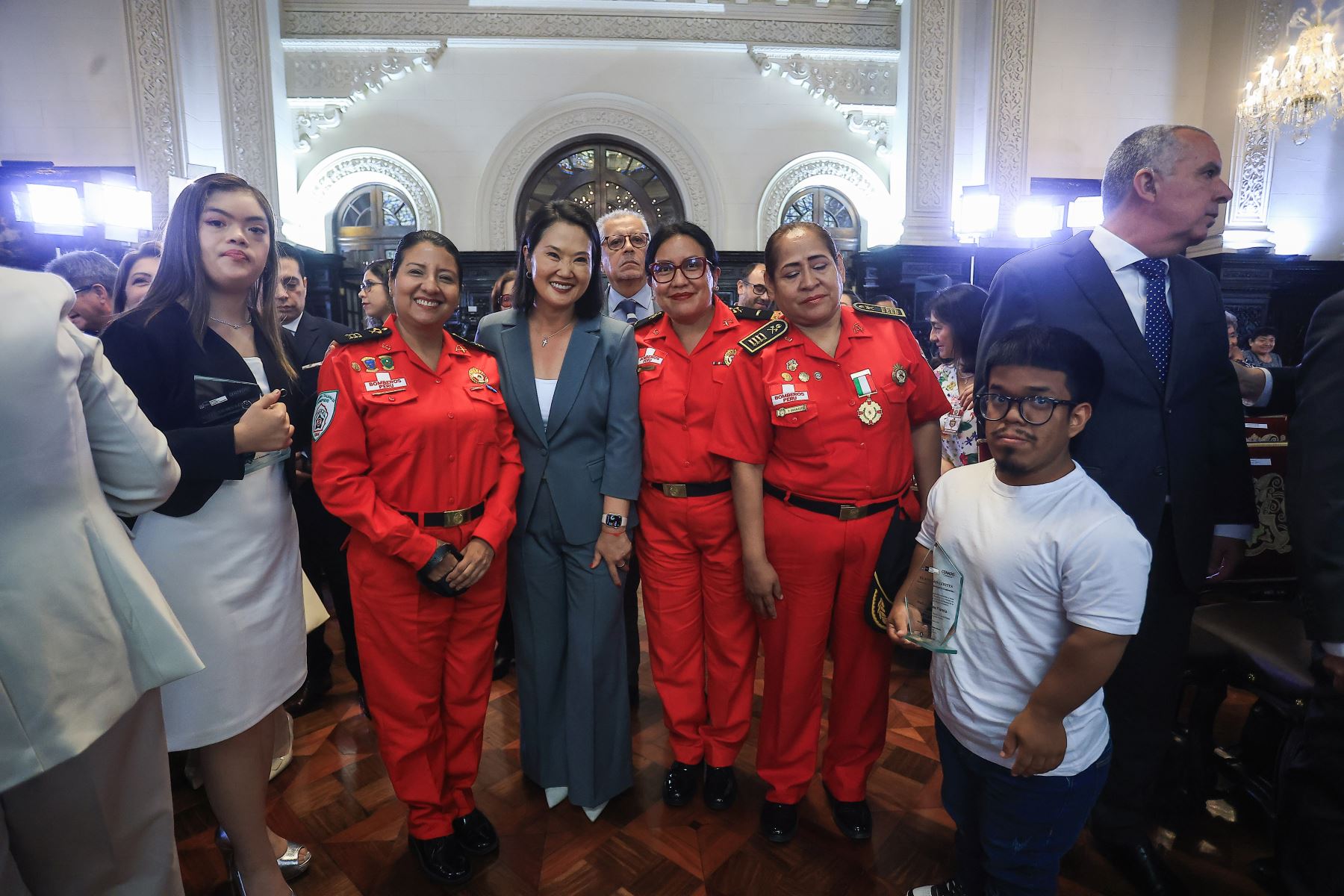 Presidenta Keiko Fujimori lideró ceremonia “Talento sin límites: Reconocimiento al Liderazgo y la Superación” en Palacio de Gobierno. Foto: ANDINA/ Prensa Presidencia