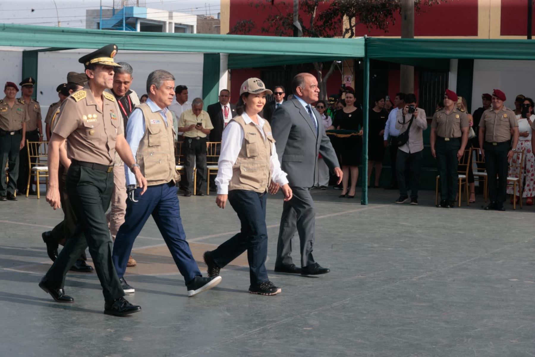 Presidenta Fujimori participa en ceremonia de ascenso a policías por acción distinguida