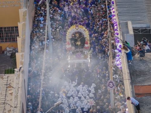 Los recorridos procesionales aplicarán también el cierre progresivo de la calzada. Las vías serán despejadas conforme avance la procesión para restablecer progresivamente el tránsito.