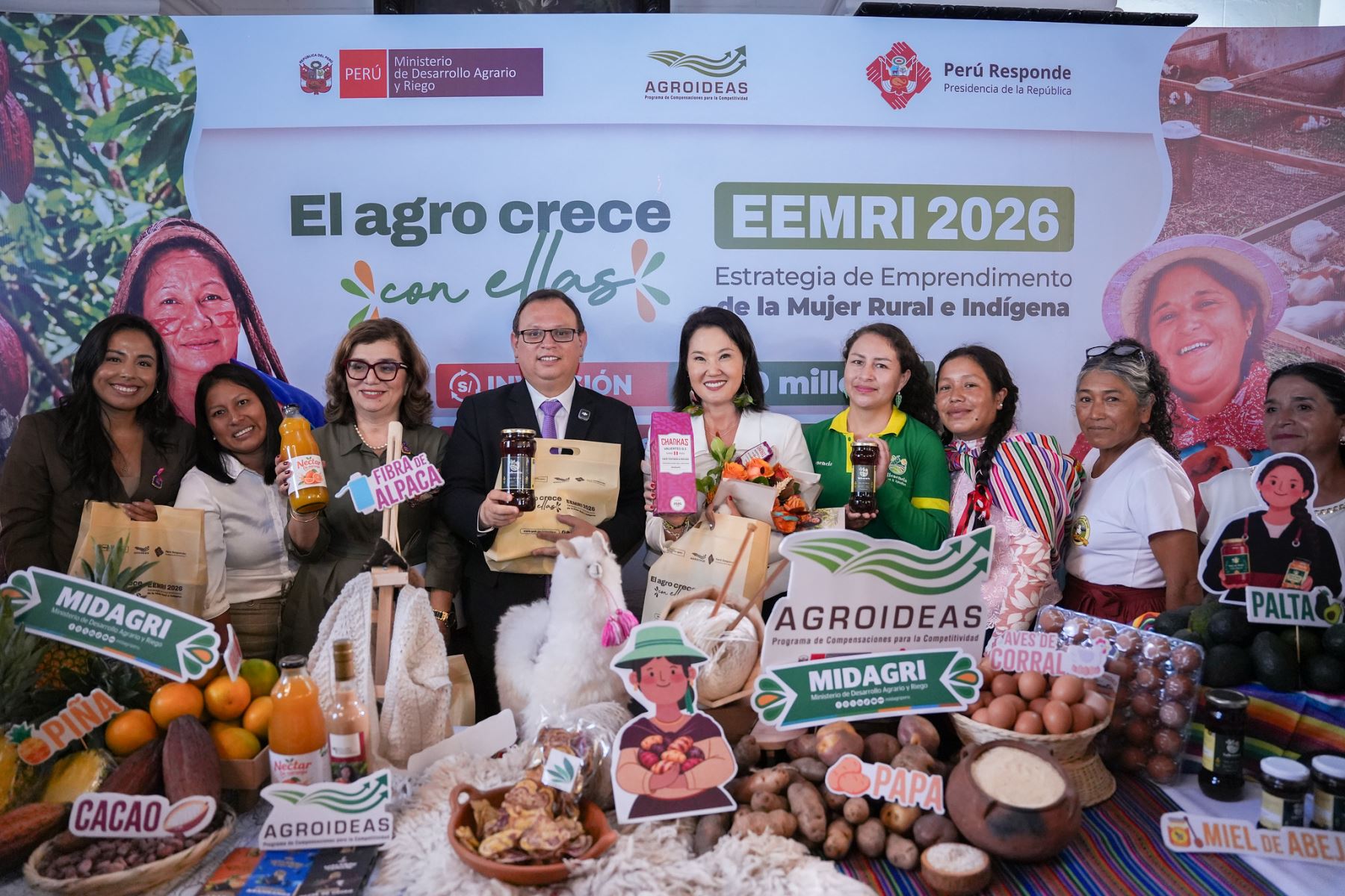 El Gobierno impulsa los emprendimientos de 739 mujeres rurales e indígenas mediante un financiamiento de S/ 10 millones, destinado a fortalecer sus actividades productivas y promover su autonomía económica. Esta iniciativa busca ampliar las oportunidades de desarrollo de las beneficiarias y contribuir a mejorar sus condiciones de vida. Foto: ANDINA/Prensa Presidencia.