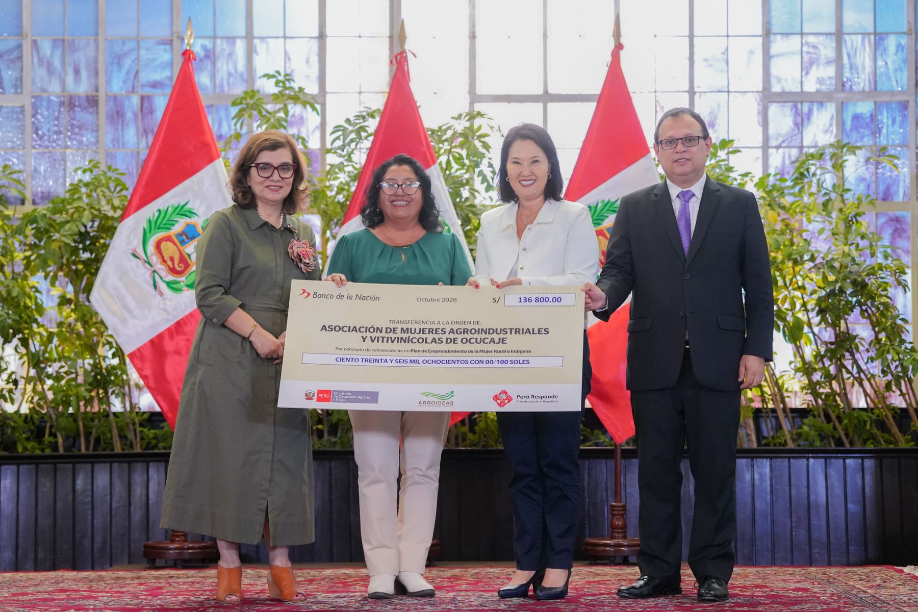 El Gobierno impulsa los emprendimientos de 739 mujeres rurales e indígenas mediante un financiamiento de S/ 10 millones, destinado a fortalecer sus actividades productivas y promover su autonomía económica. Esta iniciativa busca ampliar las oportunidades de desarrollo de las beneficiarias y contribuir a mejorar sus condiciones de vida. Foto: ANDINA/Prensa Presidencia.