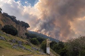 Las labores incluyeron enfriamiento y remoción de restos combustibles para evitar rebrotes cerca de Kuélap. Tras la emergencia, no se reportaron afectaciones en viviendas, servicios básicos ni en la cobertura vegetal. Foto: Mincul