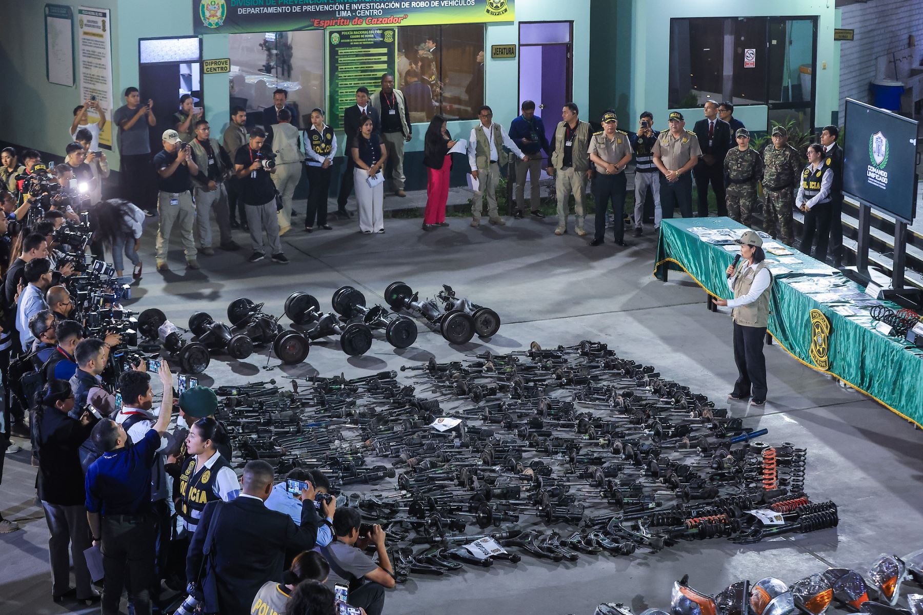 La presidenta de la república, Keiko Fujimori participó anoche en la presentación de resultados y logros obtenidos en los últimos días por el Comando Unificado para enfrentar la criminalidad y la delincuencia en el país. Foto: ANDINA/Prensa Presidencia
