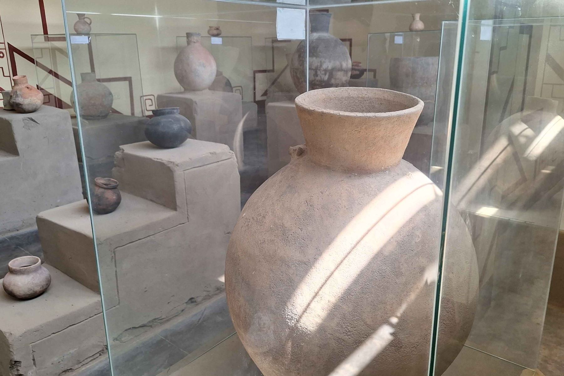 Los materiales arqueológicos recuperados durante las investigaciones contribuyen al estudio de las primeras ocupaciones mochicas en el valle de Chicama. El equipo científico busca establecer la secuencia cultural y arquitectónica de este sector de La Libertad. Foto: ANDINA/Luis Puell.