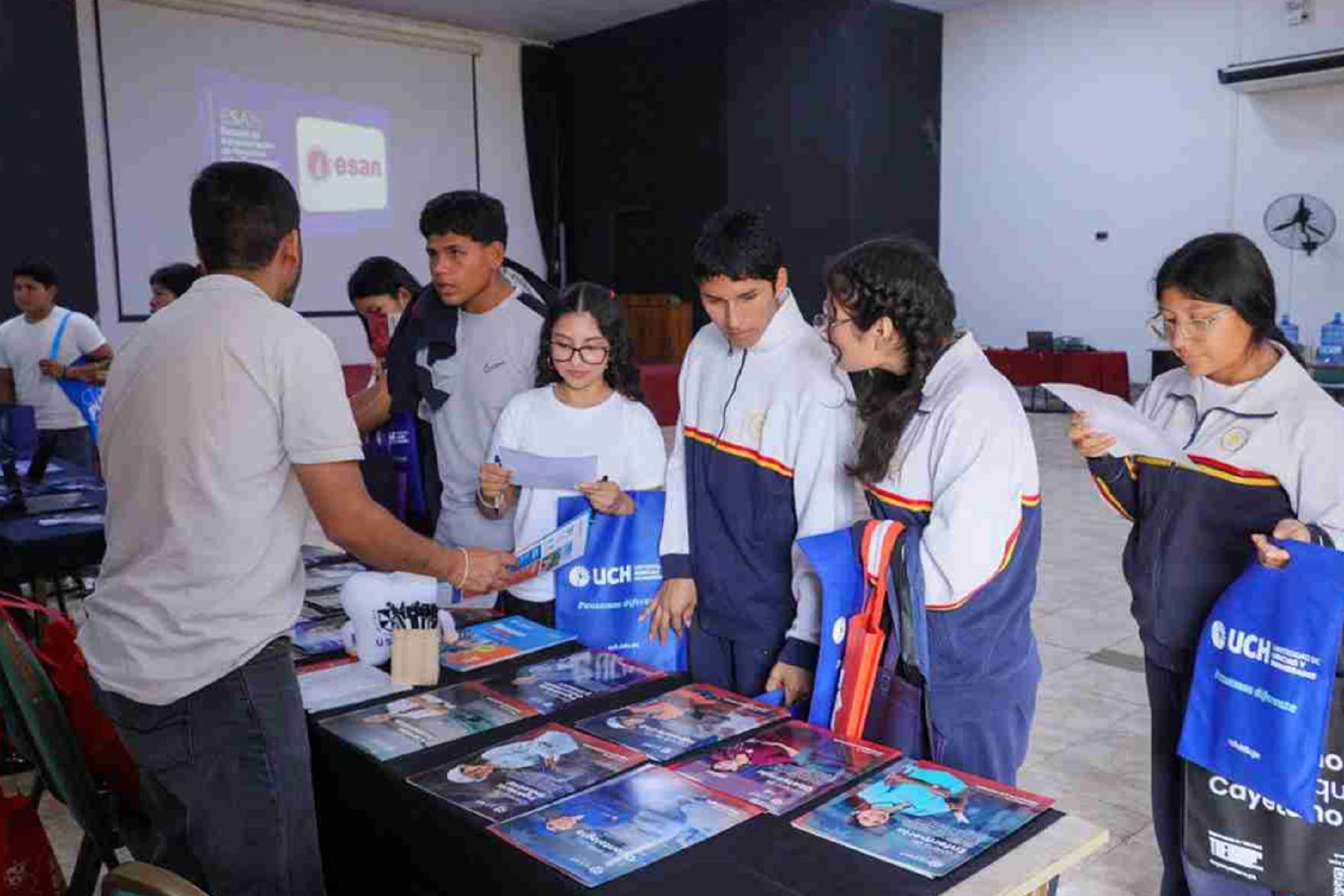 COAR Lima: Minedu realizó feria vocacional para orientar a más de 500 estudiantes
