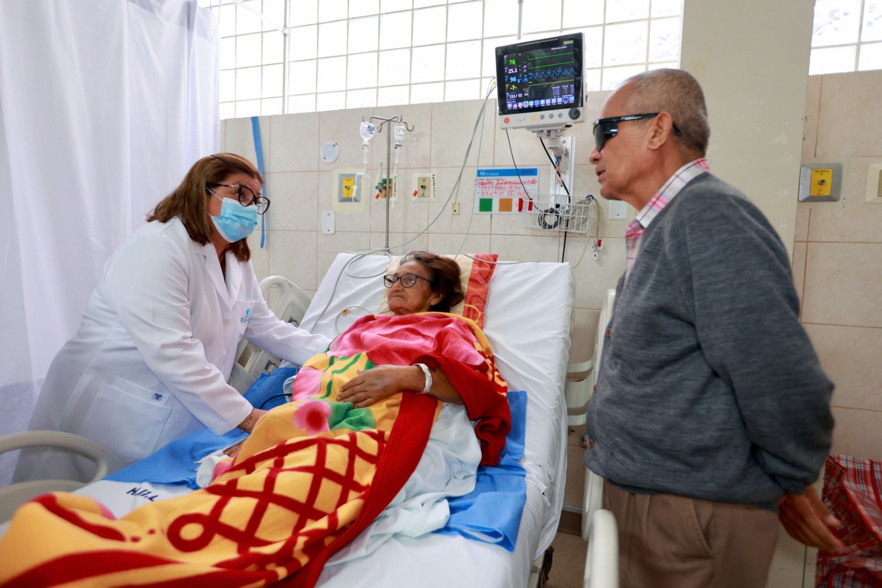 EsSalud: pacientes hospitalizados ya pueden estar acompañados por un familiar