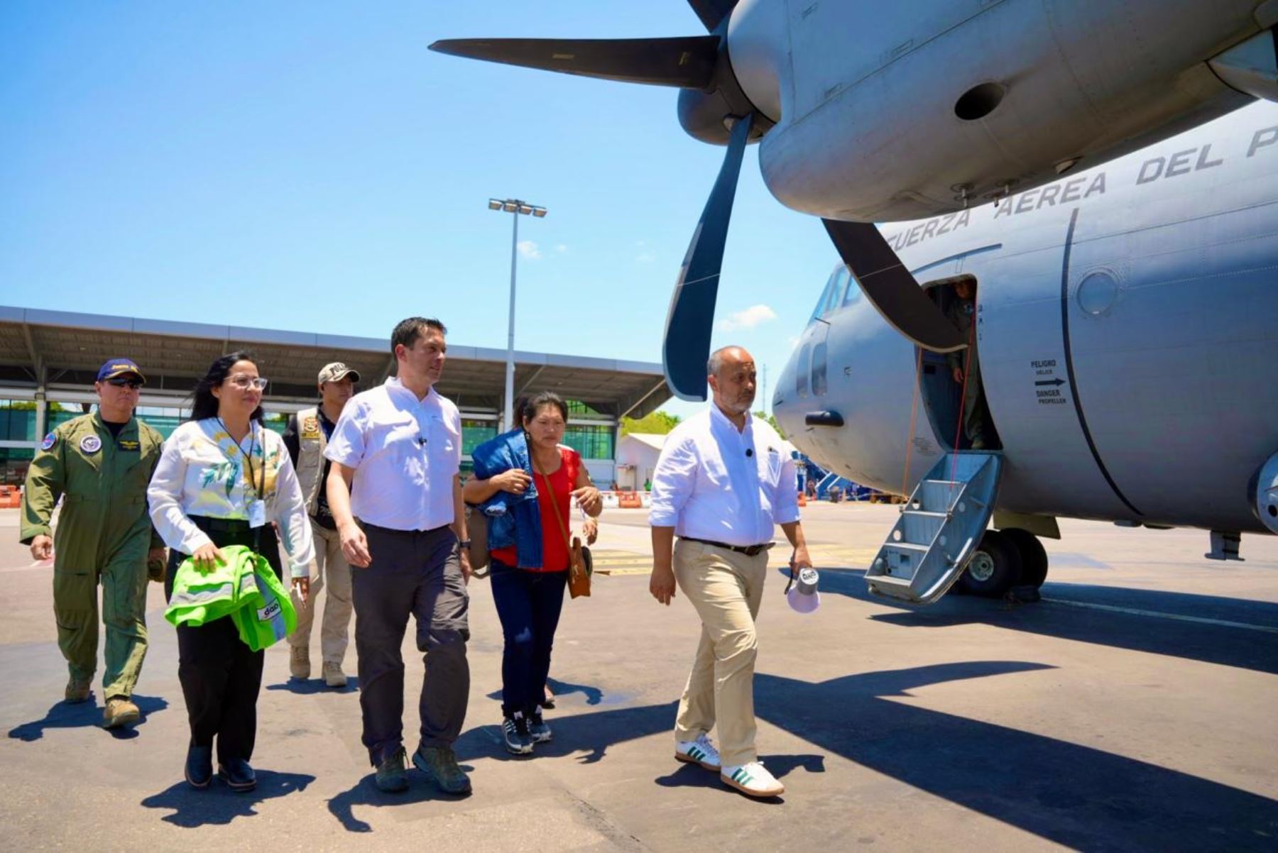 Presidente del Congreso supervisó reinicio de vuelos humanitarios entre Pucallpa y Purús