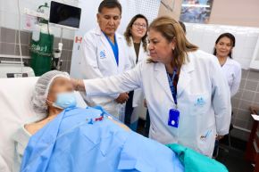 La titular de EsSalud señaló que garantizar el abastecimiento es fundamental para asegurar la continuidad de los tratamientos, especialmente de los pacientes que requieren medicamentos e insumos especializados de forma permanente. ANDINA/Difusión