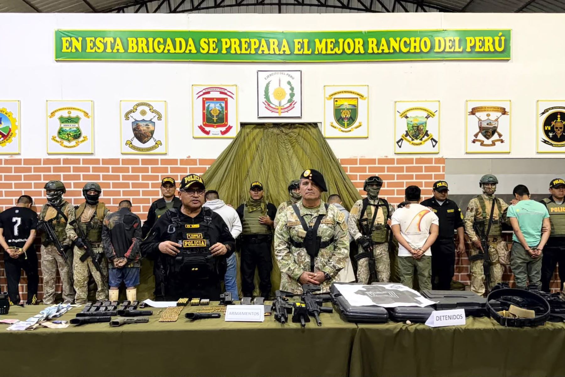 Mindef: incautan armas y capturan a 13 presuntos integrantes de Los Guardianes de la Pampa