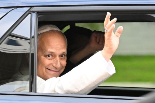Papa León XIV sale de alta hospitalaria y vuelve al Vaticano
