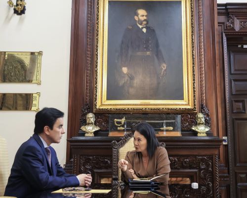 Presidenta de la república, Keiko Fujimori sostuvo reuniones de trabajo con los ministros de Educación y de Relaciones Exteriores