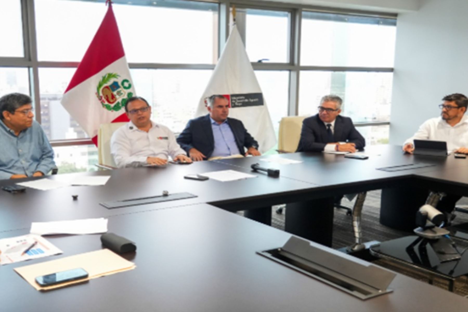 Fenómeno El Niño: Sector Vivienda coordina estrategia multisectorial en Ica y Arequipa
