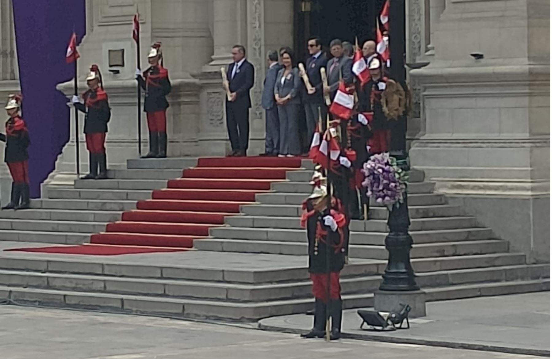 Presidenta Keiko Fujimori recibe al Señor de los Milagros en Palacio de Gobierno