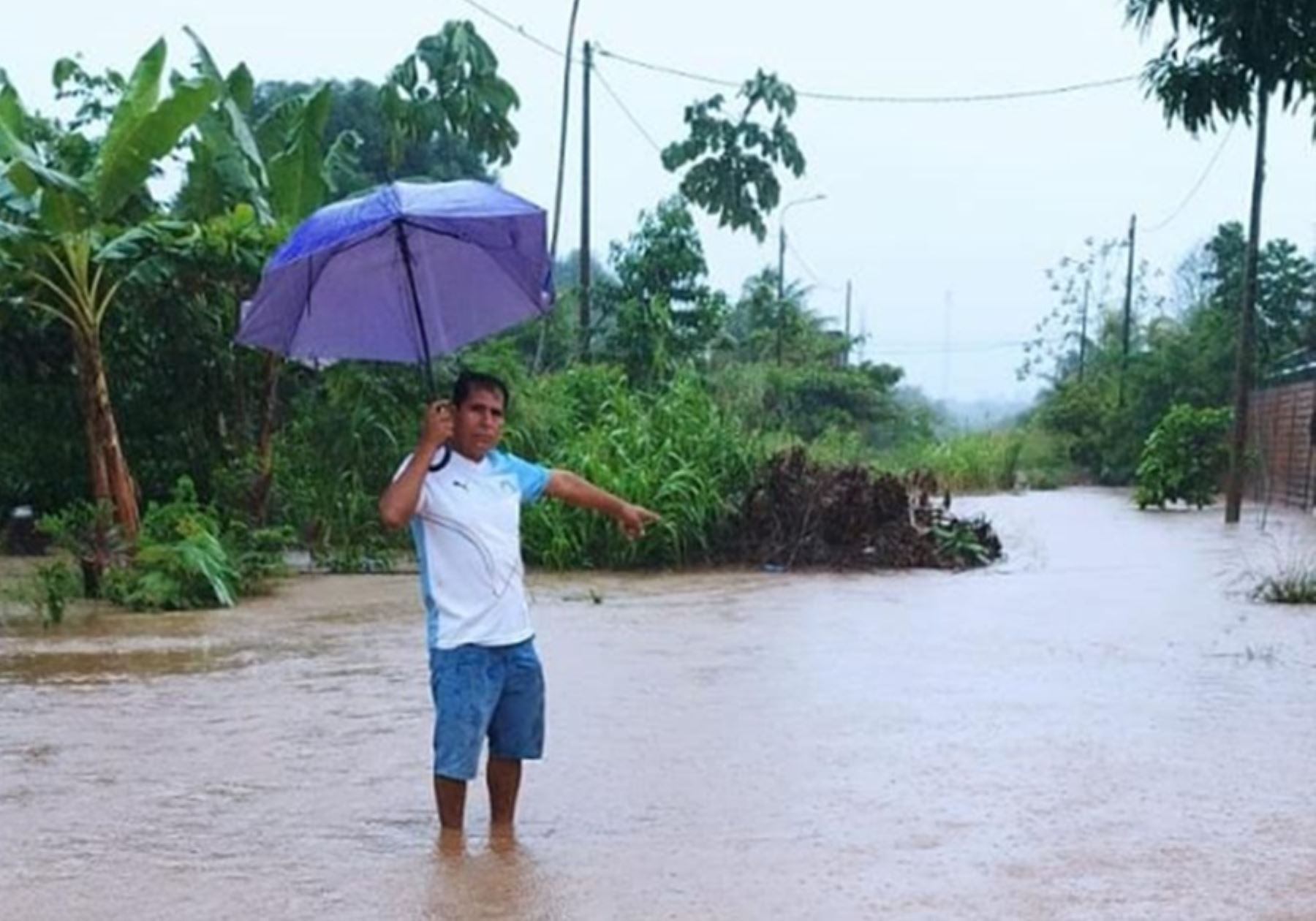 Pasco: Fuertes lluvias inundan viviendas, locales y calles del distrito Constitución