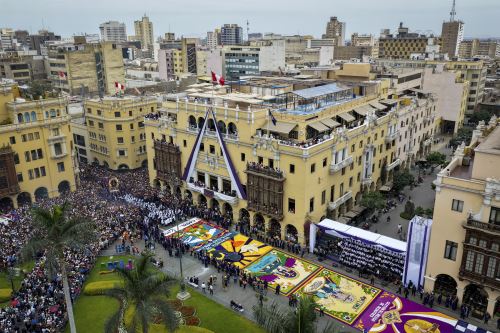 Señor de los Milagros: MML le rinde homenaje con bellas alfombras florales en Plaza Mayor