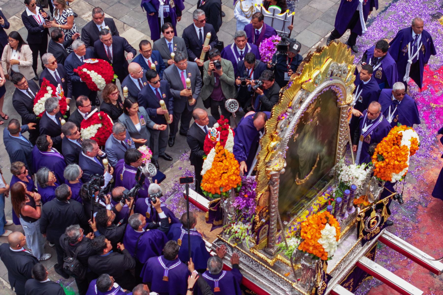 Presidenta Keiko Fujimori rindió homenaje al Señor de los Milagros en ceremonia en Palacio de Gobierno. Foto: ANDINA/ Prensa Presidencia
