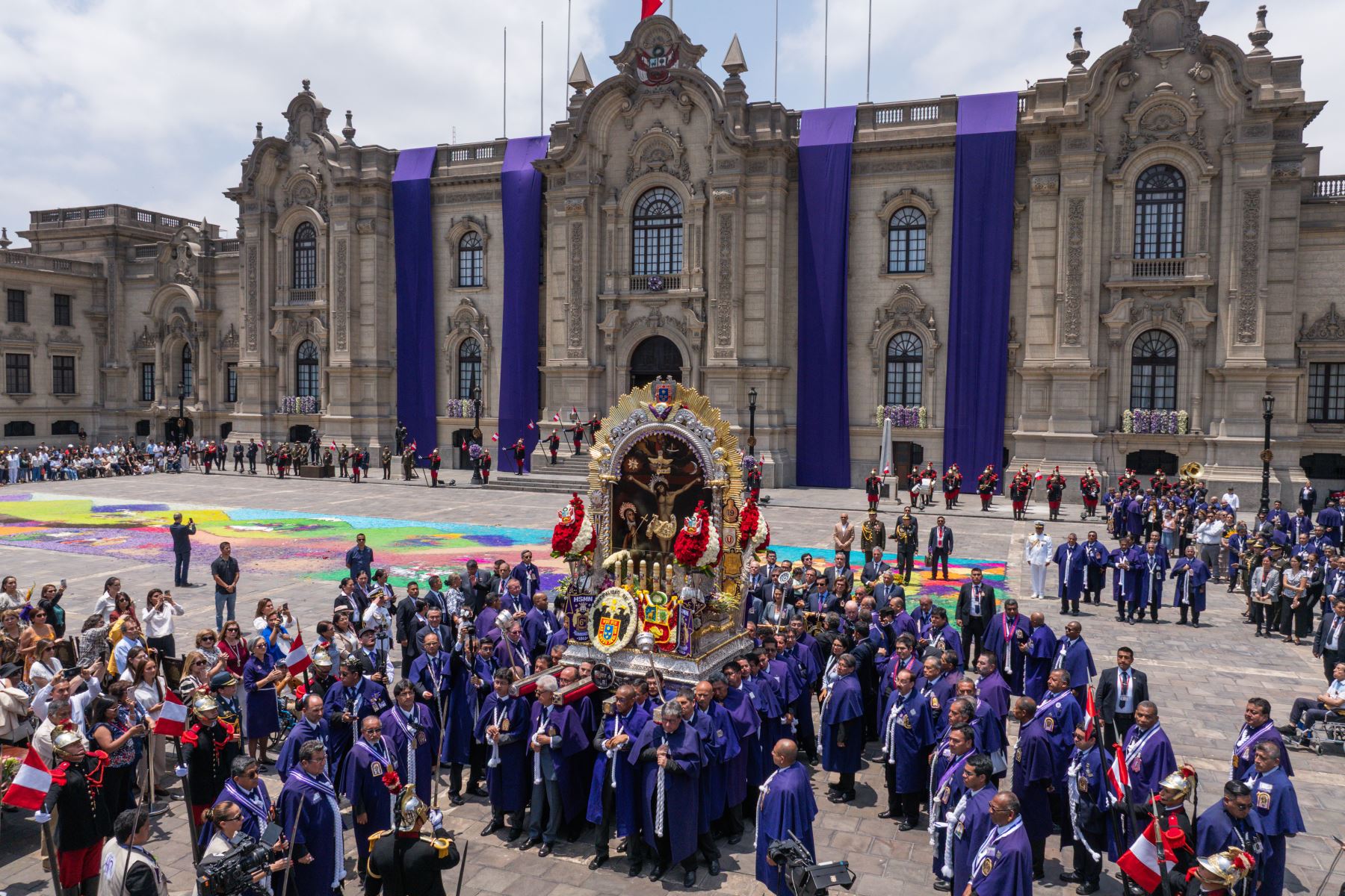 Presidenta Keiko Fujimori rindió homenaje al Señor de los Milagros en ceremonia en Palacio de Gobierno. Foto: ANDINA/ Prensa Presidencia