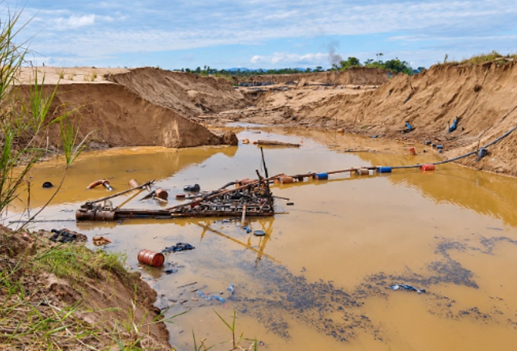 Comando Unificado golpea minería ilegal por más de S/ 9.3 millones en dos regiones